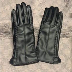Women’s black leather gloves
